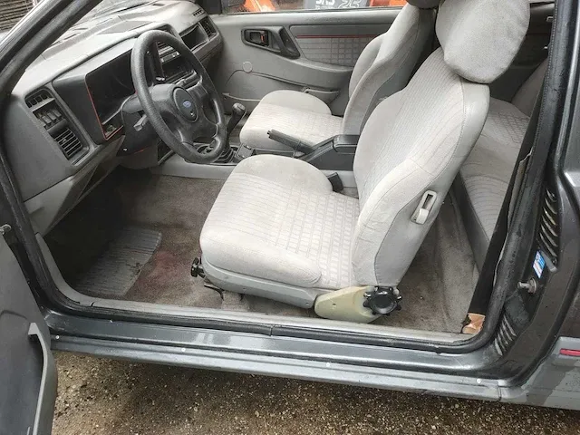 Ford - sierra - 2.8 v6 xr4 inj. - lr-sl-61 - 1983 - afbeelding 15 van  23