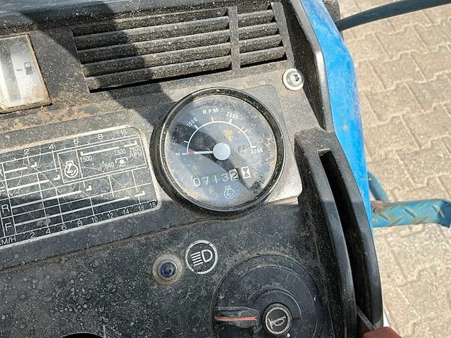 Ford 1220 minitractor met schuifbord - afbeelding 2 van  19