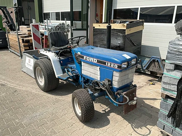 Ford 1220 minitractor met schuifbord - afbeelding 1 van  19