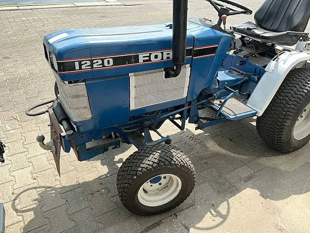 Ford 1220 minitractor met schuifbord - afbeelding 15 van  19