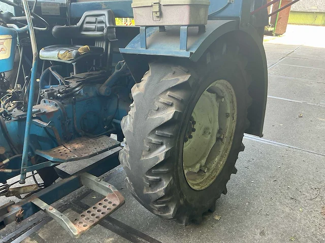 Ford 3000 graszodensteker - afbeelding 13 van  41