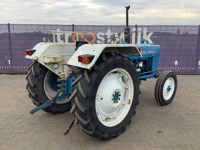 Ford 3000 tweewielaangedreven landbouwtractor - afbeelding 3 van  12