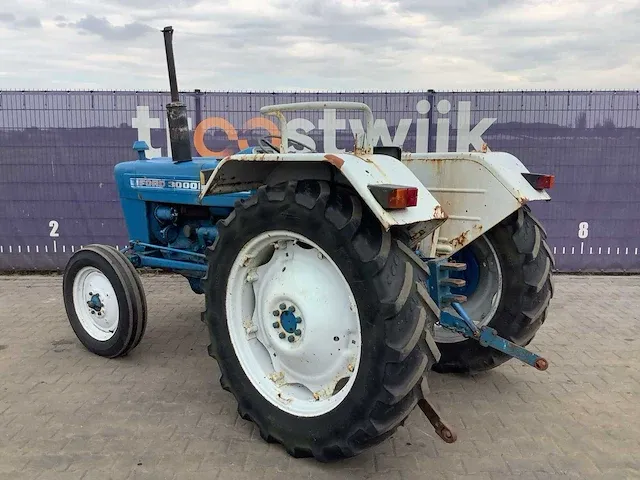 Ford 3000 tweewielaangedreven landbouwtractor - afbeelding 4 van  12
