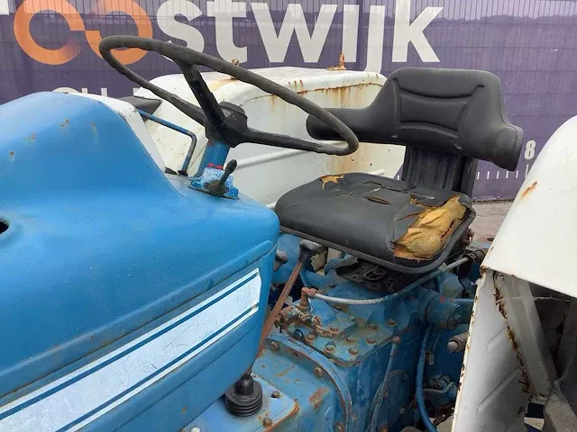 Ford 3000 tweewielaangedreven landbouwtractor - afbeelding 5 van  12