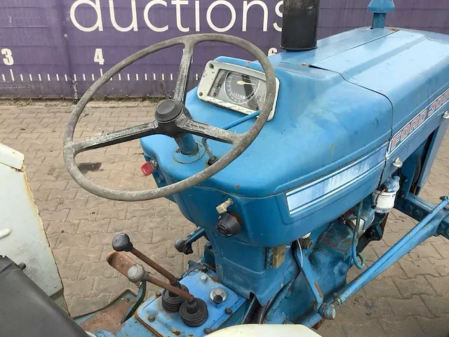 Ford 3000 tweewielaangedreven landbouwtractor - afbeelding 9 van  12