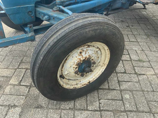 Ford 3000 tweewielaangedreven landbouwtractor - afbeelding 2 van  21