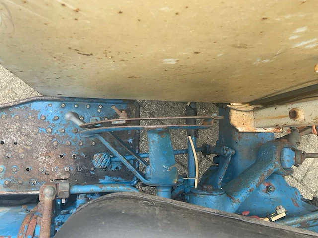 Ford 3000 tweewielaangedreven landbouwtractor - afbeelding 10 van  21