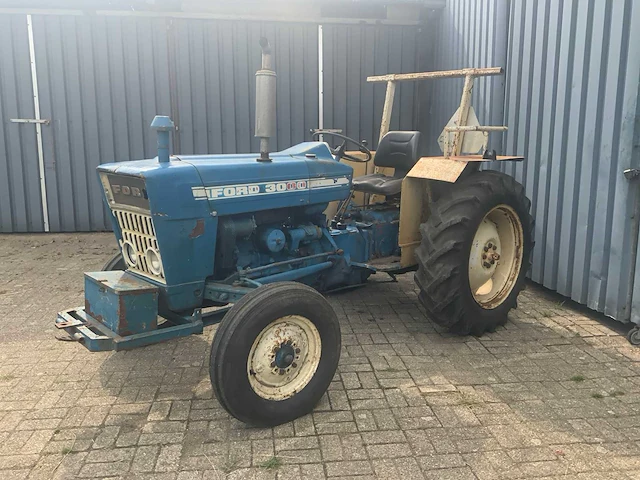 Ford 3000 tweewielaangedreven landbouwtractor - afbeelding 1 van  21
