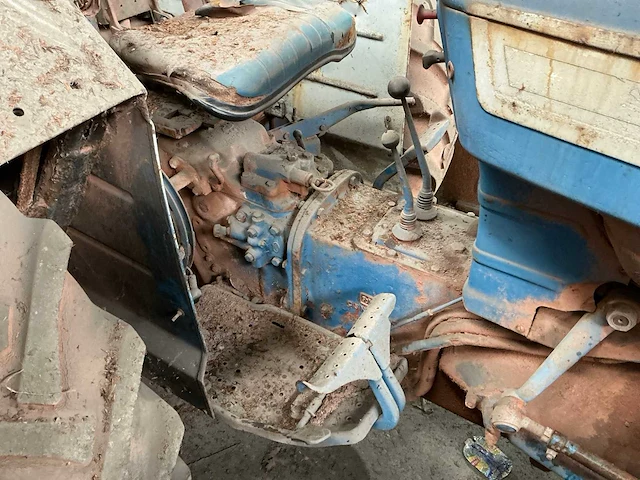 Ford 3000 - afbeelding 6 van  26