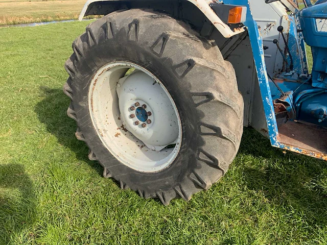 Ford 3600 tweewielaangedreven landbouwtractor - afbeelding 2 van  20