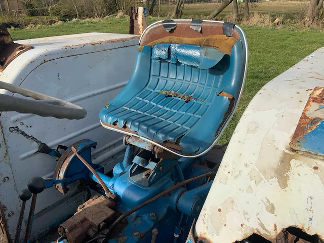 Ford 3600 tweewielaangedreven landbouwtractor - afbeelding 8 van  20