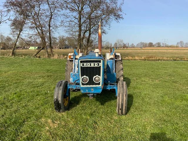 Ford 3600 tweewielaangedreven landbouwtractor - afbeelding 12 van  20