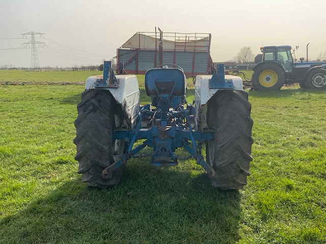 Ford 3600 tweewielaangedreven landbouwtractor - afbeelding 16 van  20