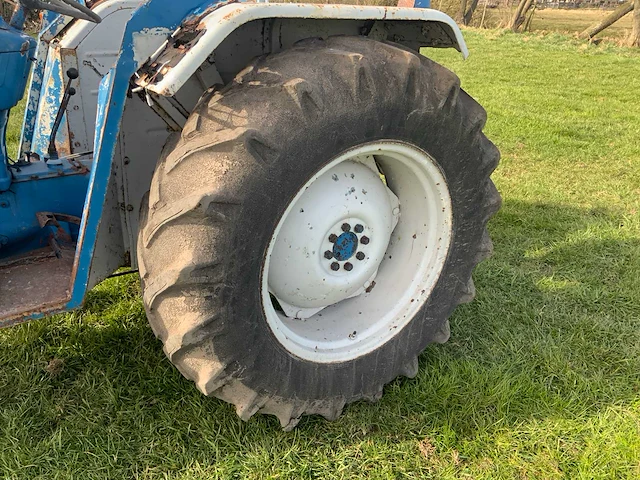 Ford 3600 tweewielaangedreven landbouwtractor - afbeelding 18 van  20
