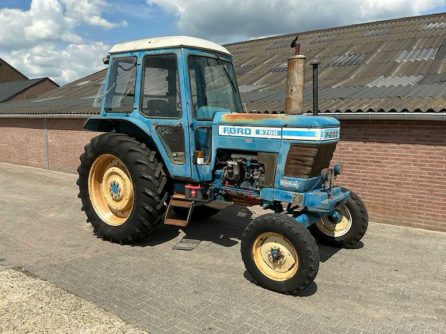 Ford 6700 tweewielaangedreven landbouwtractor - afbeelding 3 van  23