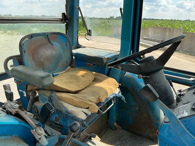 Ford 6700 tweewielaangedreven landbouwtractor - afbeelding 6 van  23