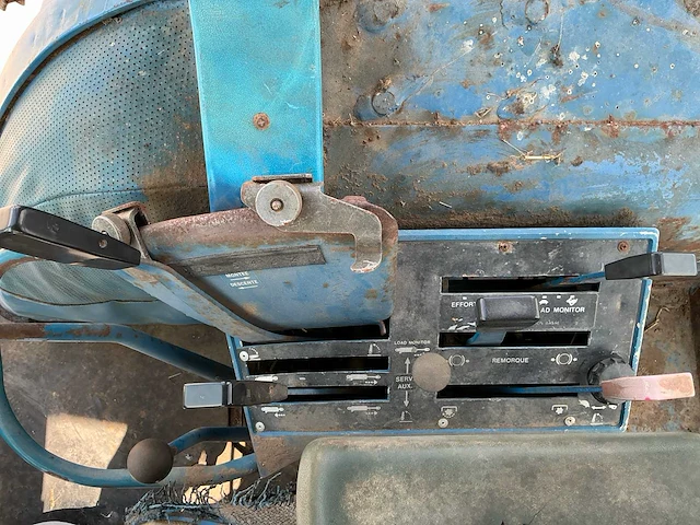 Ford 6700 tweewielaangedreven landbouwtractor - afbeelding 8 van  23