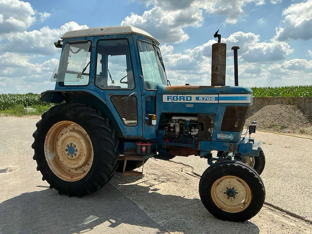 Ford 6700 tweewielaangedreven landbouwtractor - afbeelding 13 van  23