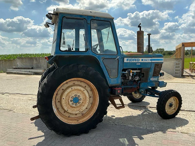 Ford 6700 tweewielaangedreven landbouwtractor - afbeelding 14 van  23