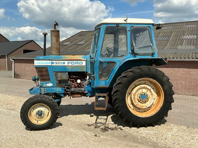 Ford 6700 tweewielaangedreven landbouwtractor - afbeelding 12 van  23