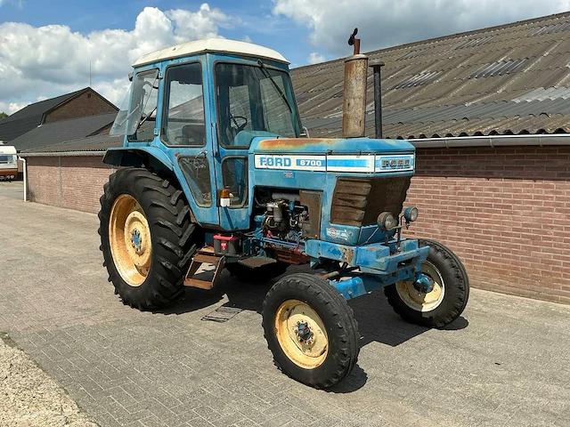 Ford 6700 tweewielaangedreven landbouwtractor - afbeelding 17 van  23