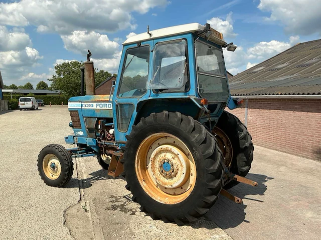 Ford 6700 tweewielaangedreven landbouwtractor - afbeelding 18 van  23