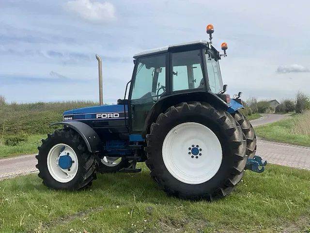Ford 8240 vierwielaangedreven landbouwtractor - afbeelding 3 van  39