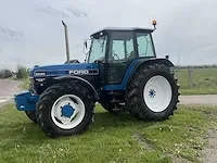 Ford 8240 vierwielaangedreven landbouwtractor - afbeelding 4 van  39