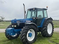 Ford 8240 vierwielaangedreven landbouwtractor