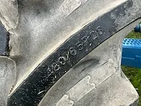 Ford 8240 vierwielaangedreven landbouwtractor - afbeelding 21 van  39