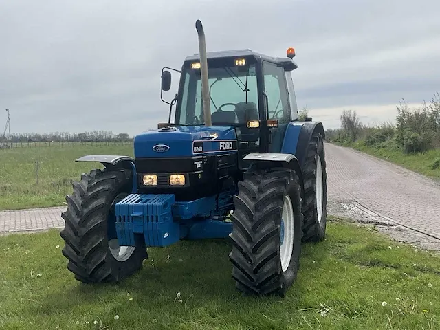Ford 8240 vierwielaangedreven landbouwtractor - afbeelding 23 van  39
