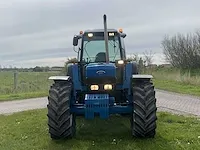 Ford 8240 vierwielaangedreven landbouwtractor - afbeelding 34 van  39