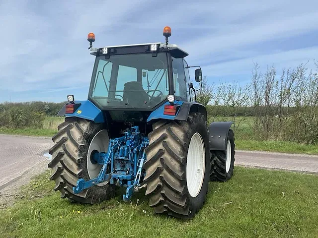 Ford 8240 vierwielaangedreven landbouwtractor - afbeelding 39 van  39