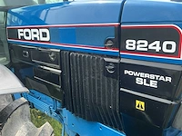 Ford 8240 vierwielaangedreven landbouwtractor - afbeelding 6 van  39
