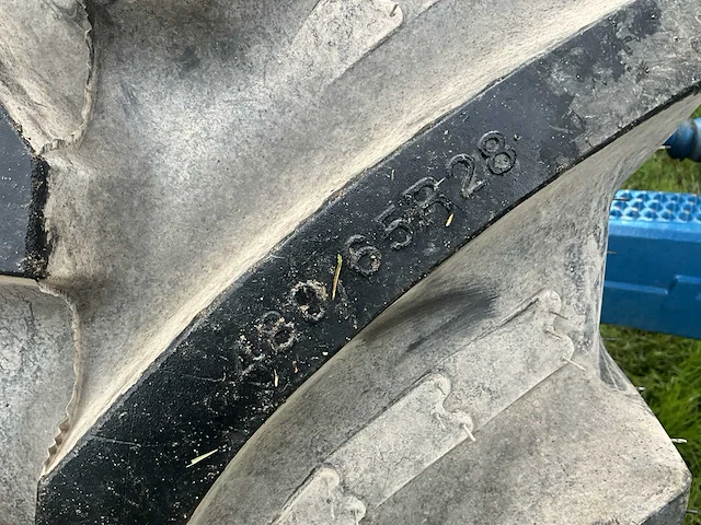 Ford 8240 vierwielaangedreven landbouwtractor - afbeelding 21 van  39
