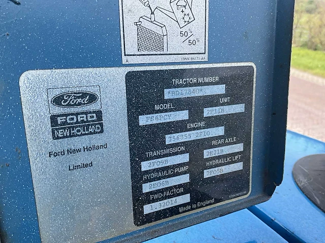 Ford 8240 vierwielaangedreven landbouwtractor - afbeelding 31 van  39