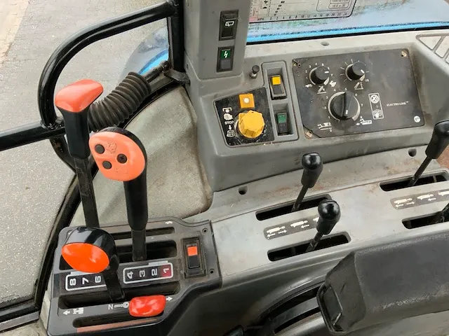 Ford 8340 powerstar sle vierwielaangedreven landbouwtractor - afbeelding 16 van  26