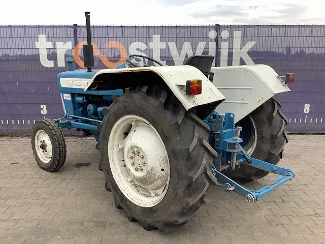 Ford dexta 2000 tweewielaangedreven landbouwtractor - afbeelding 4 van  11