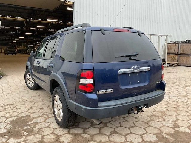 Ford explorer suv personenauto - afbeelding 4 van  16