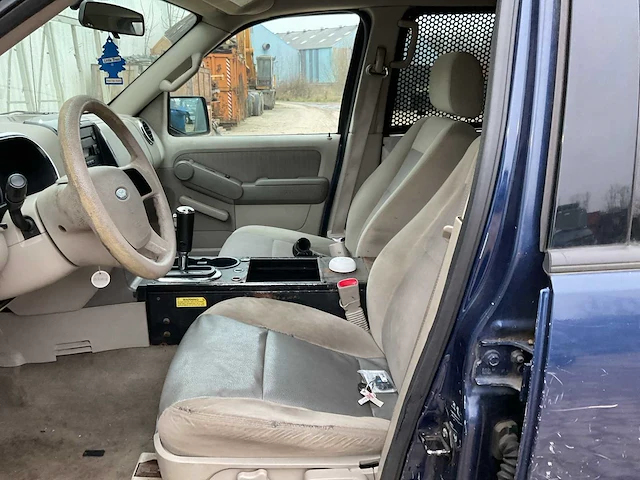 Ford explorer suv personenauto - afbeelding 9 van  16