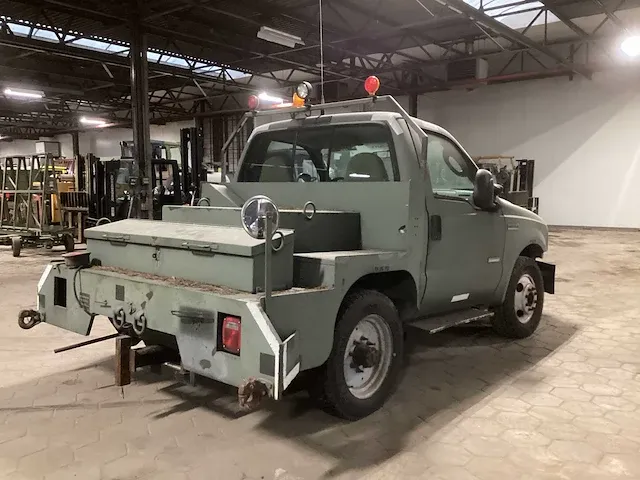 Ford f 350 vliegtuigsleper - afbeelding 6 van  13