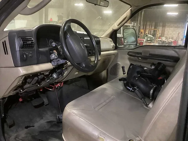 Ford f 350 vliegtuigsleper - afbeelding 3 van  13