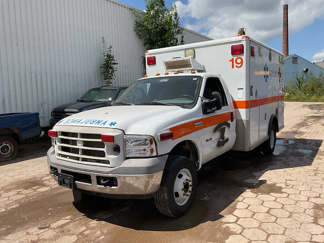 Ford f350 ambulance - afbeelding 1 van  18