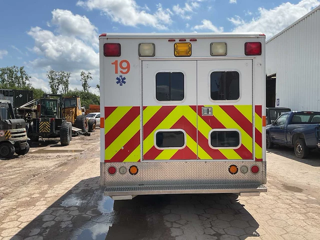 Ford f350 ambulance - afbeelding 15 van  18