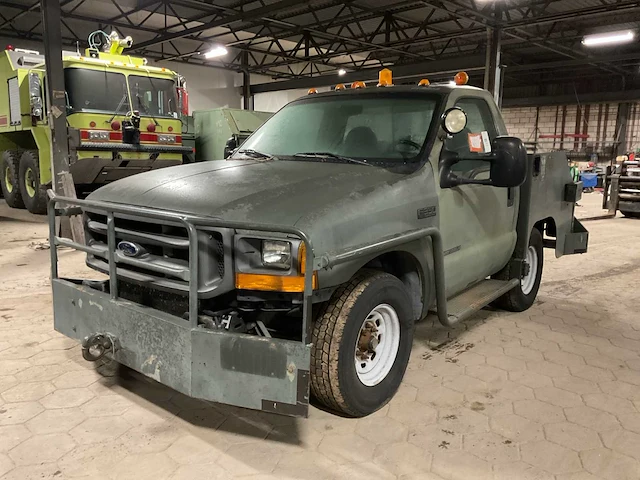 Ford f350 vliegtuigsleper - afbeelding 1 van  13