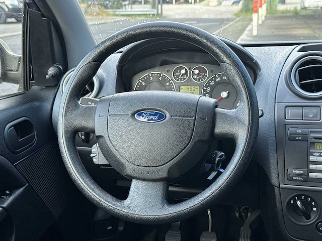 Ford fiesta 1.3-8v champion 2006 | 33-tg-pv i - afbeelding 6 van  24