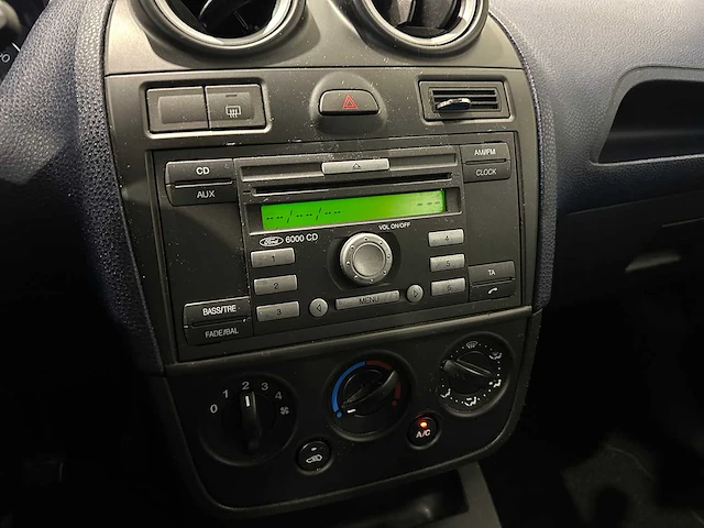 Ford fiesta 1.3-8v futura 51-sr-zb - afbeelding 7 van  15