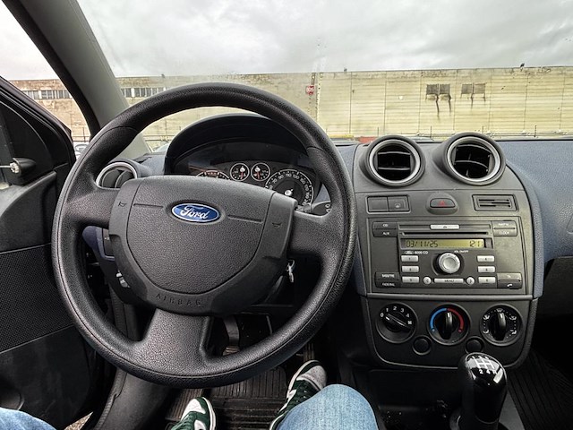 Ford fiesta 1.3i ebony, 22107 - afbeelding 2 van  39