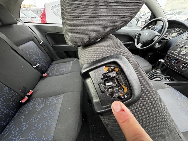 Ford fiesta 1.3i ebony, 22107 - afbeelding 14 van  39