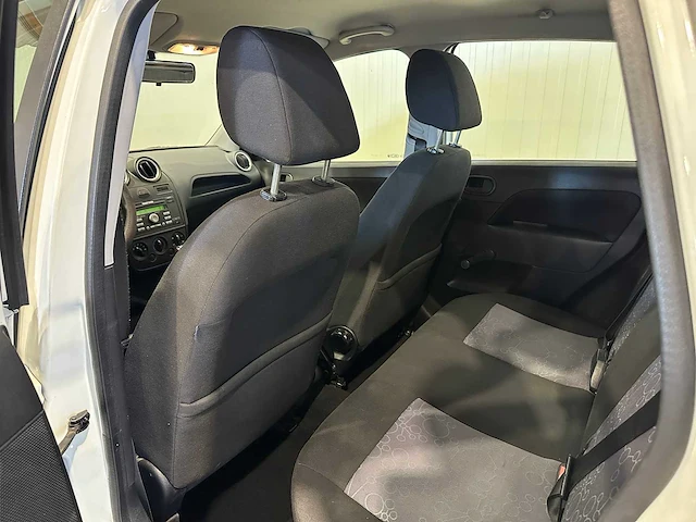 Ford fiesta 1.4-16v ambiente 67-sn-xk - afbeelding 2 van  19